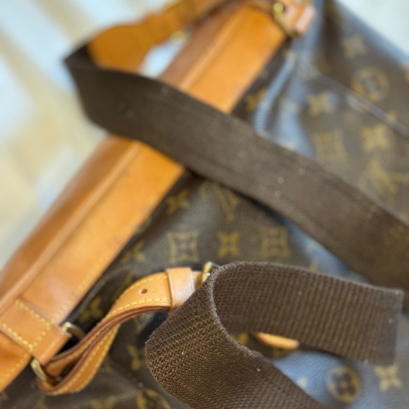 SOLD 💯 % LV Montsouris GM Backpack PRICE DROP!! ✳️ - Picture 3 of 9